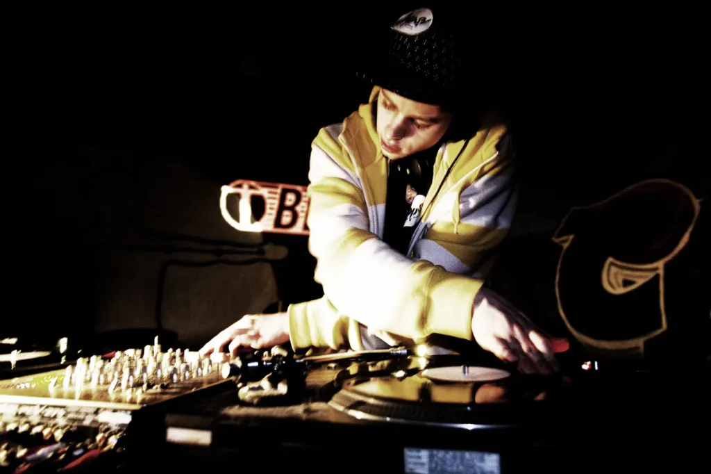 Bloc Weekend 2008 — documentary, event and music photograph in Hemsby-on-Sea, Norfolk, UK, frame 78 of 151.